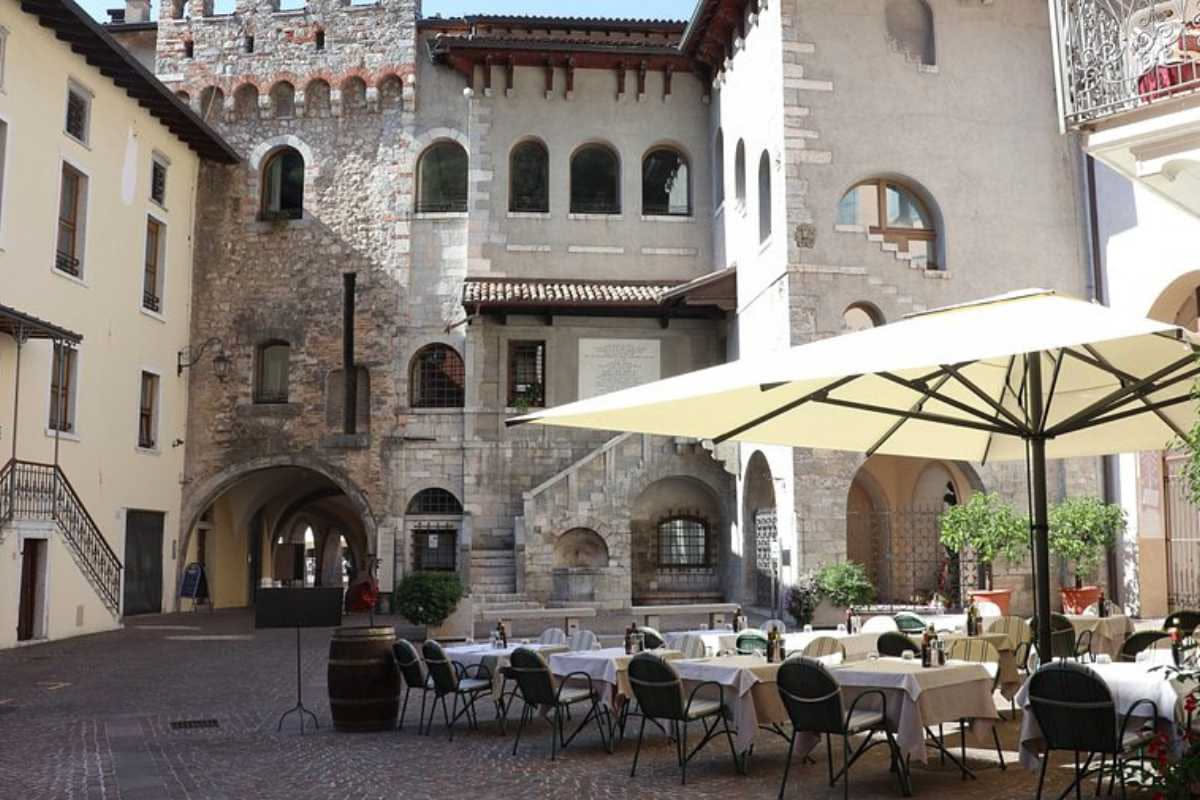 Scopri i migliori locali per un aperitivo a Seregno e vivi un'esperienza gastronomica indimenticabile.